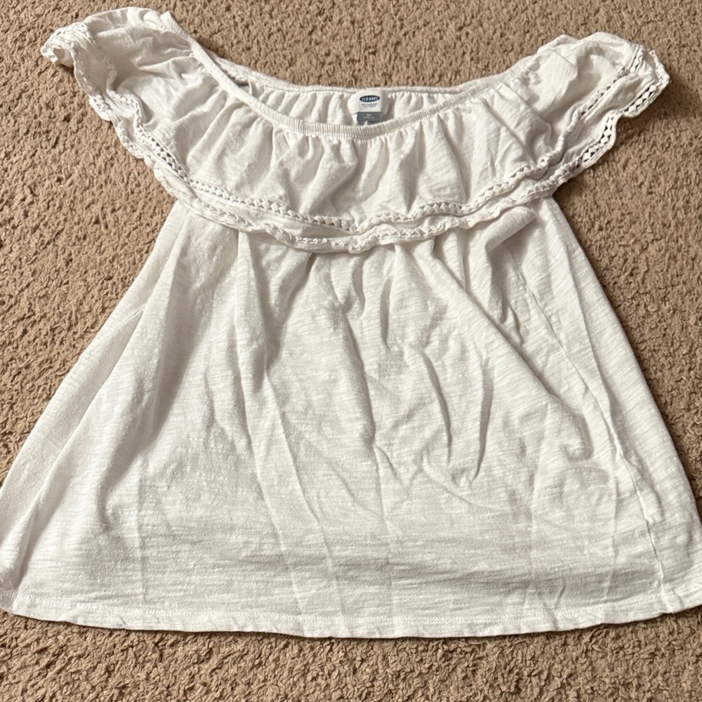Old Navy White Ruffle Top 💚❤️ 5/$25
